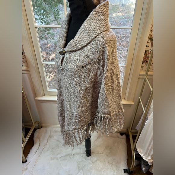 Debbie Morgan Sweater Poncho Fringe Women’s Size Medium Tan Cowl Neck Top - Picture 2 of 12